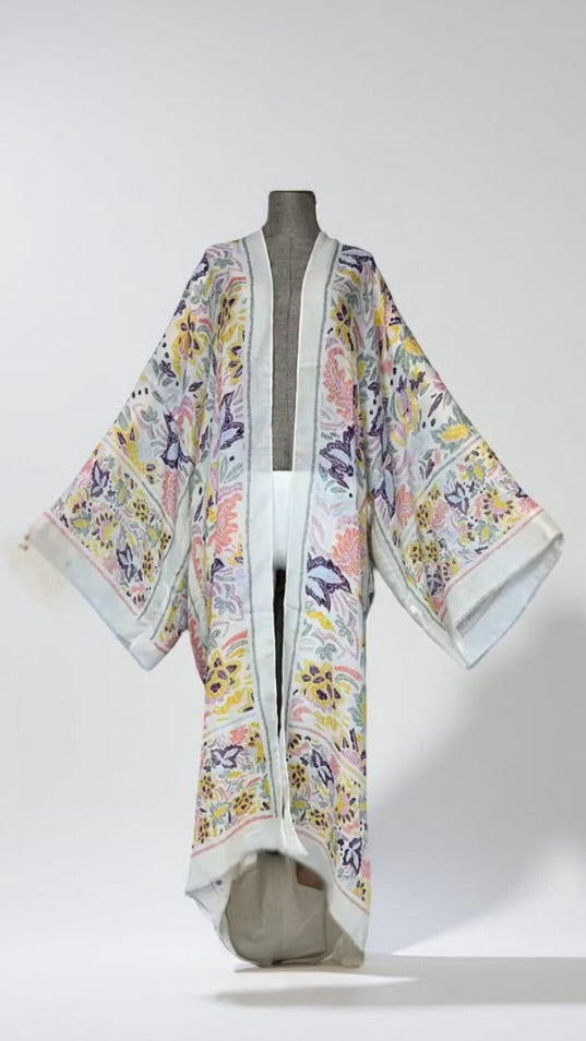 THE ENCHANTING AUNTIE