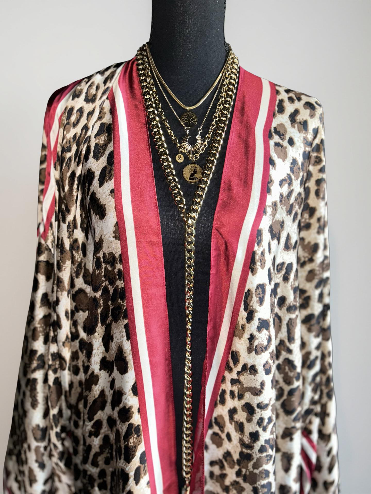 AUNTIE NINIS' BESTIE