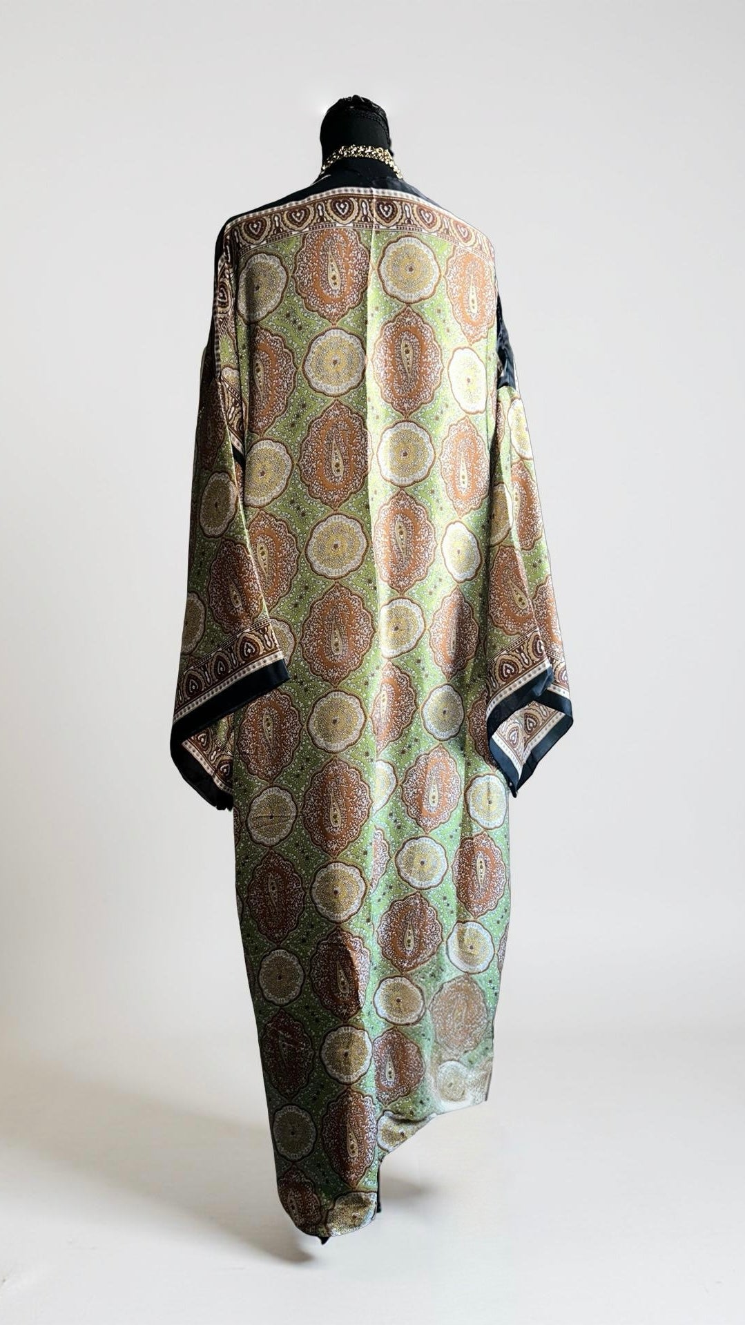 (FINAL SALE) THE PAISED KWEEN (SAMPLE)