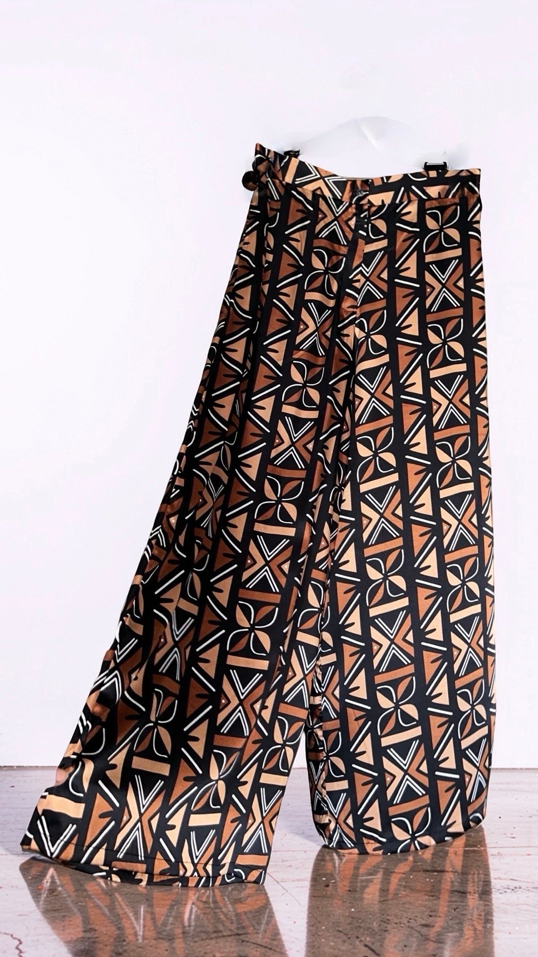 THE HAUSA SET (PRE-SALE) SHIPS 10/3