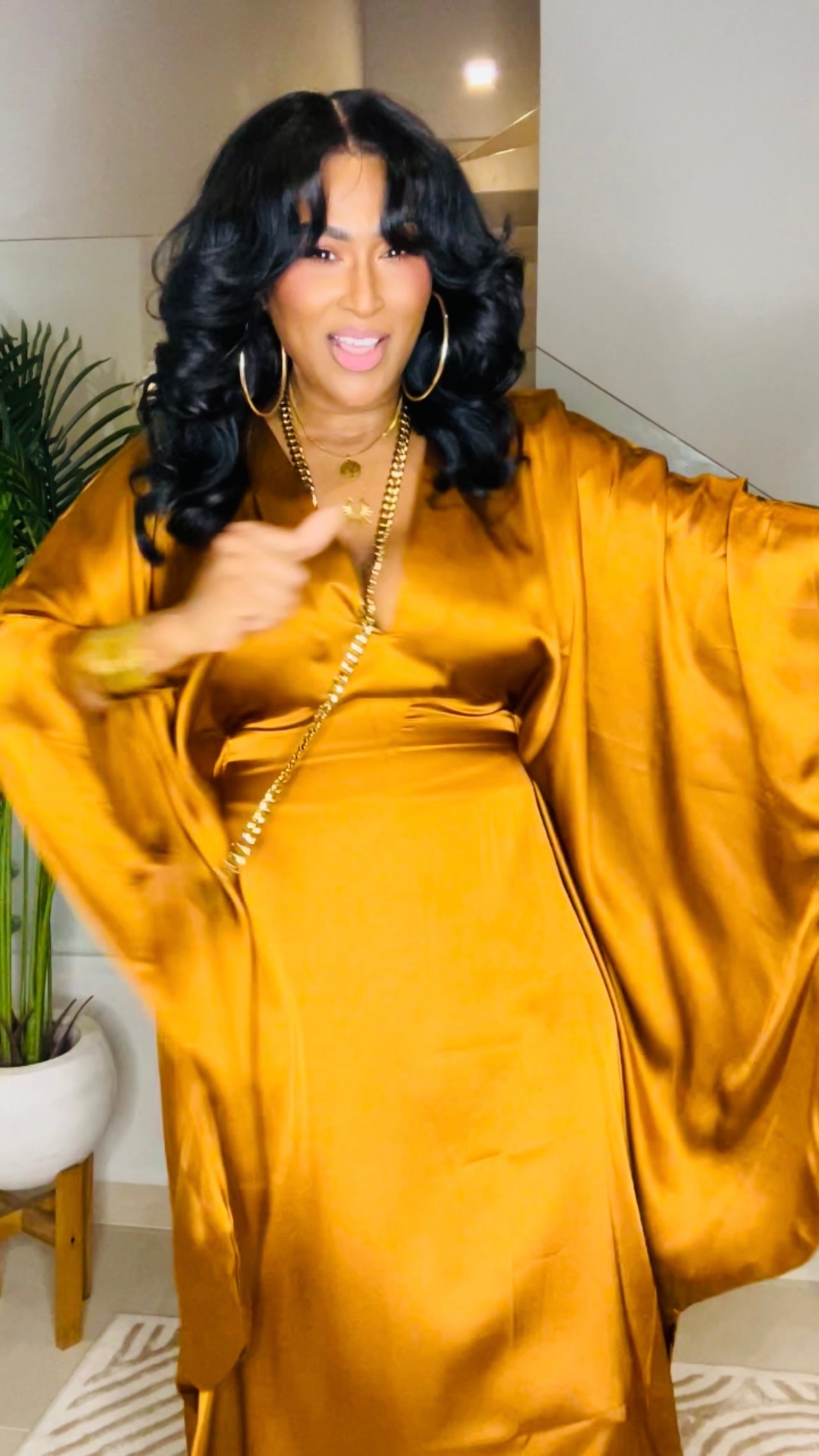 SHE'S SOLID (GOLDEN BRONZE)