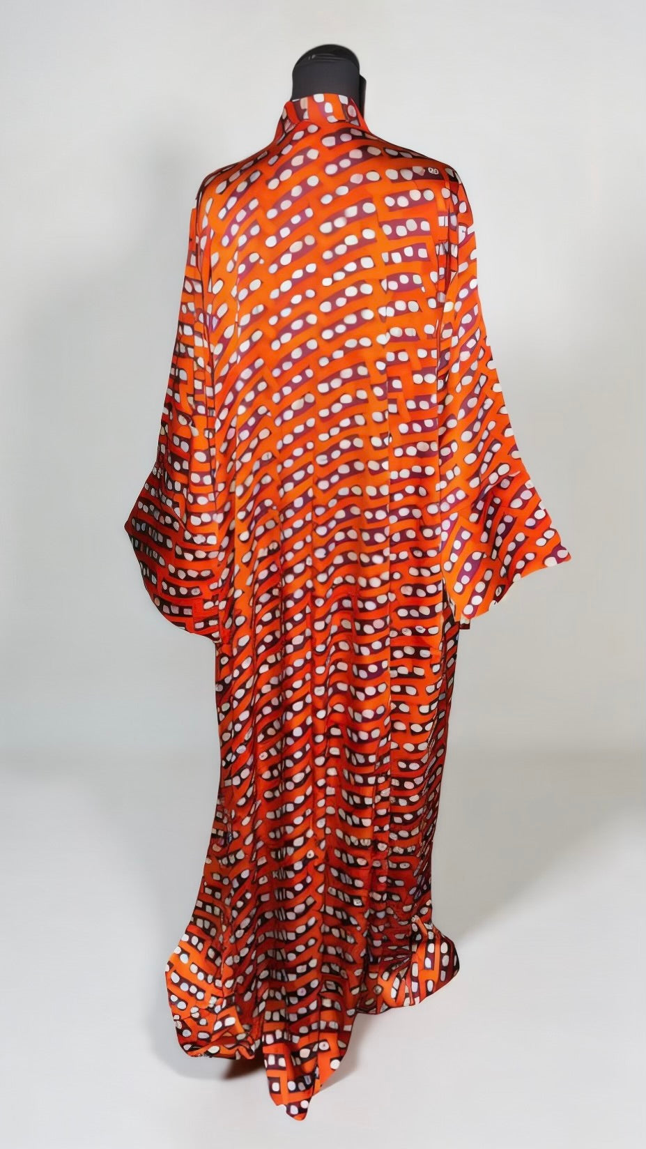 THE JETSETTIN' AUNTIE