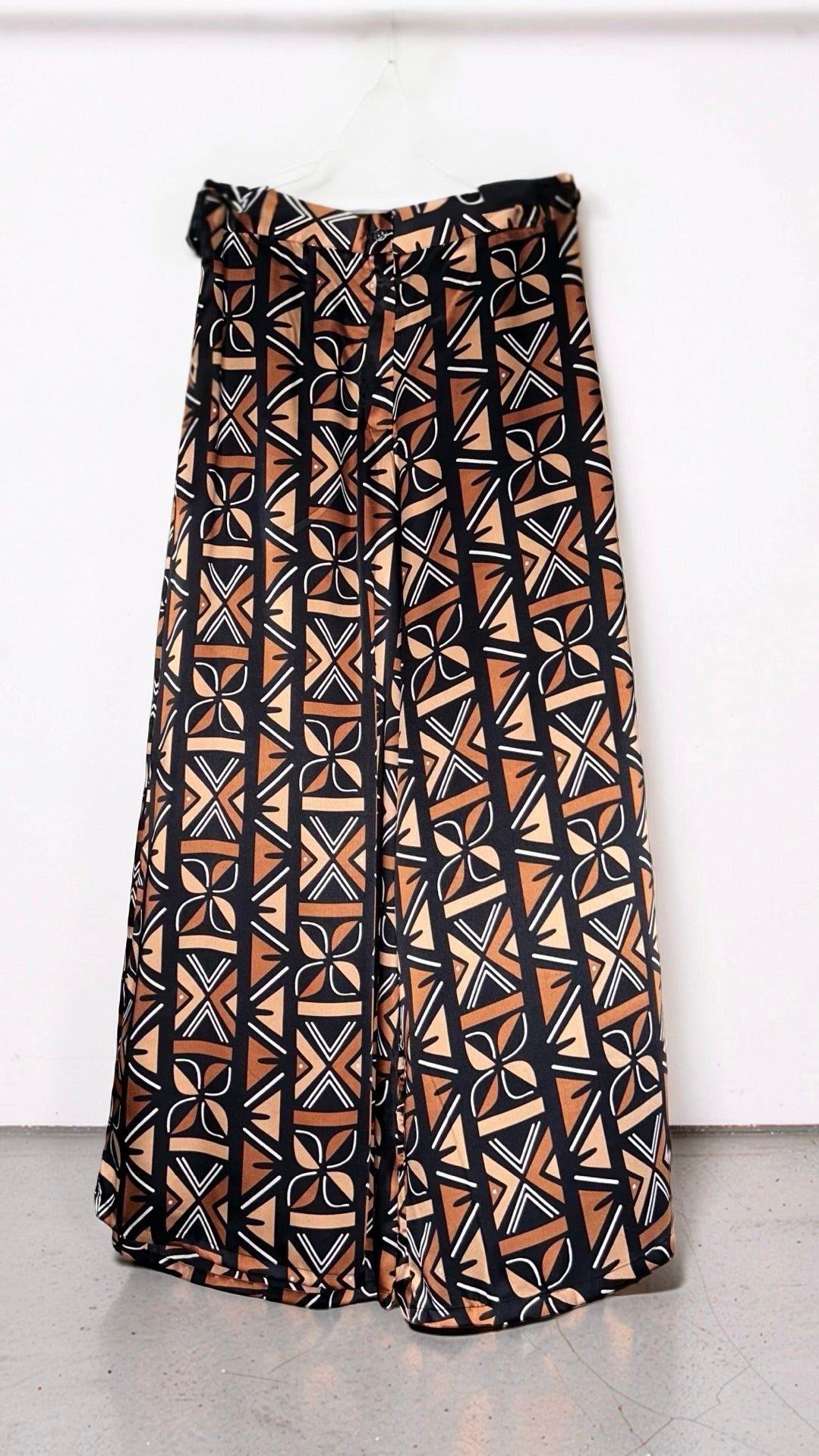 THE HAUSA SET (PRE-SALE) SHIPS 10/3