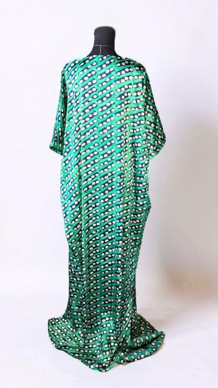 THE GRACIOUS V•NECK