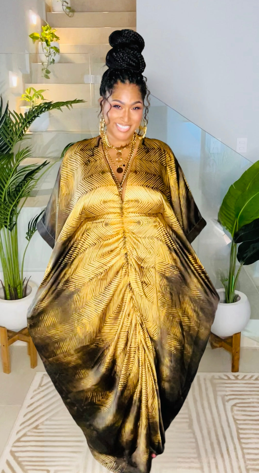 SHE'S A SHOWSTOPPER (GOLD)