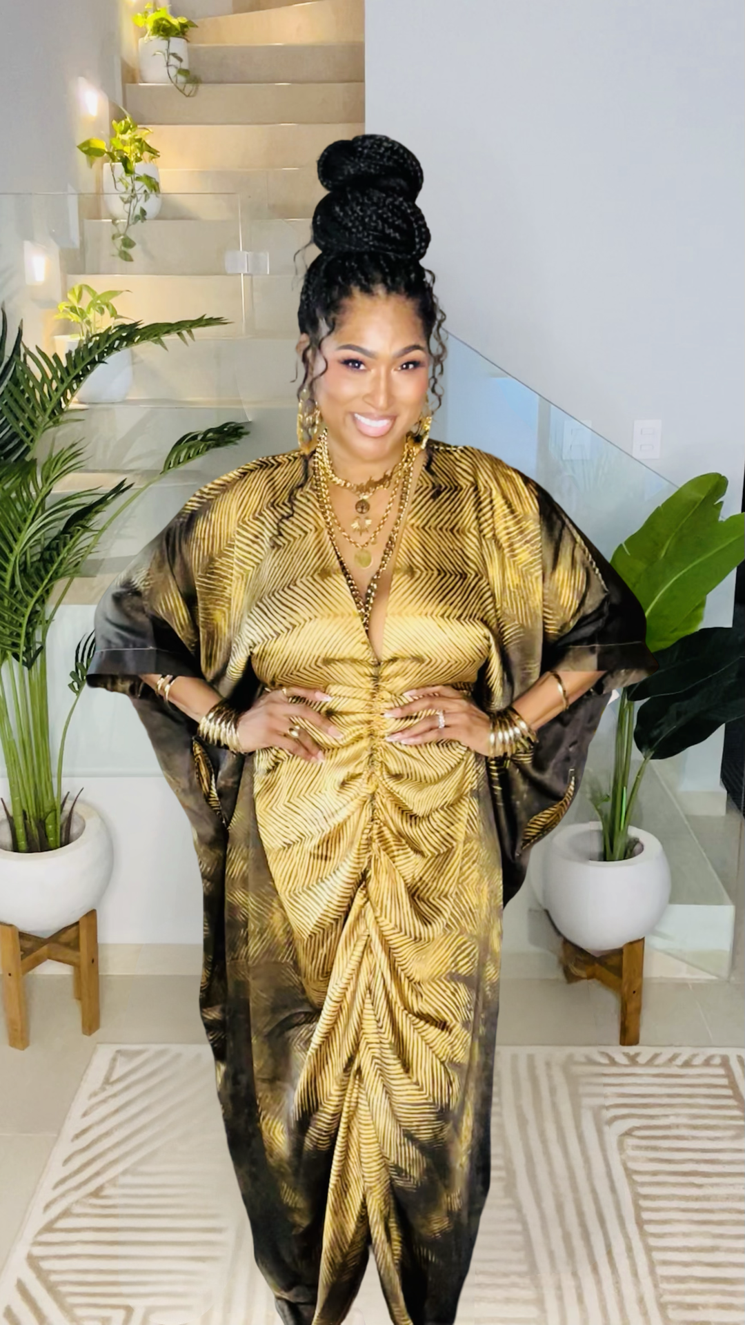 SHE'S A SHOWSTOPPER (GOLD)